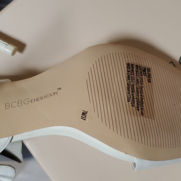 New White BCBG summer heeled sandles size 7 - Picture 2 of 4